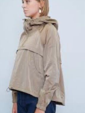 lululemon athletica Light Tan Hooded Utility Anorak